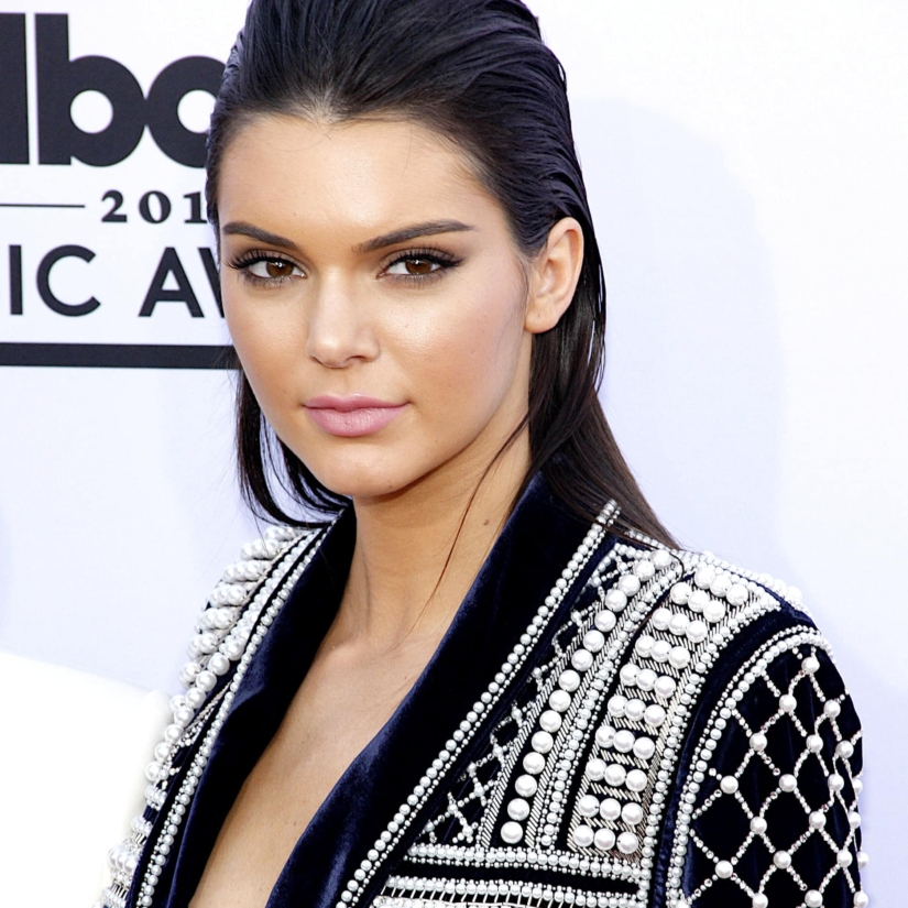 Tenue glamour en pantalon : les looks tendances de Kendall Jenner