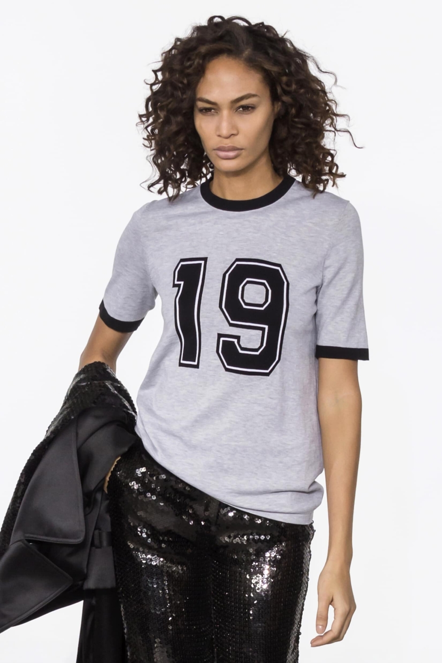 Tenue de Noël pour femme : 10 idées intemporelles repérées à des défilés