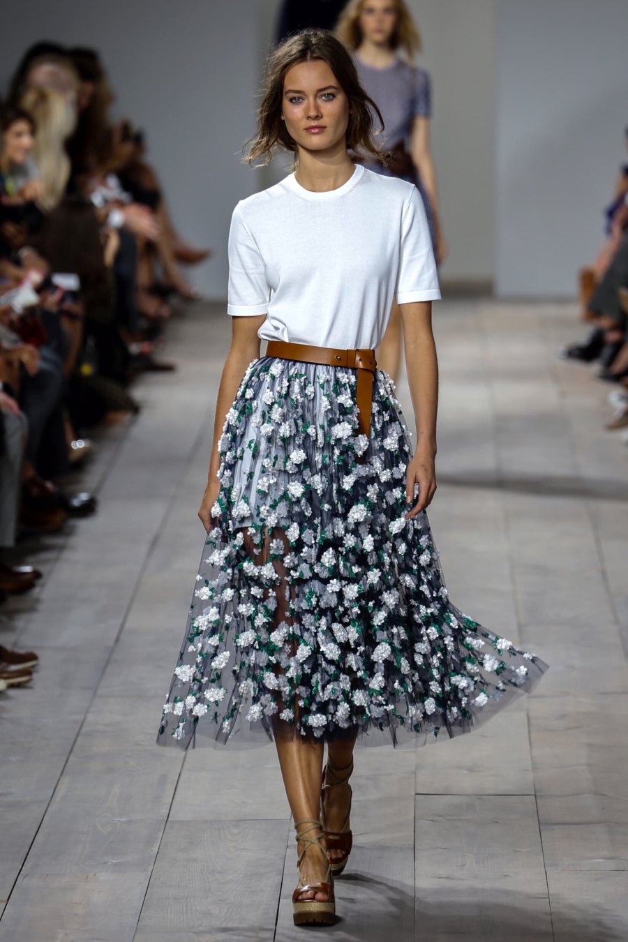 Tenue de Noël pour femme : 10 idées intemporelles repérées à des défilés