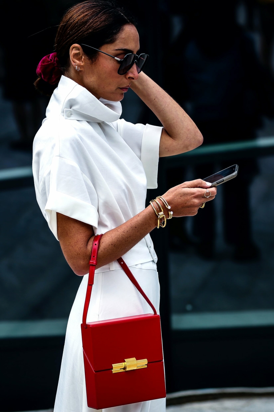 Couleur tendance en 2023 : le rouge à la mode est le Viva Magenta