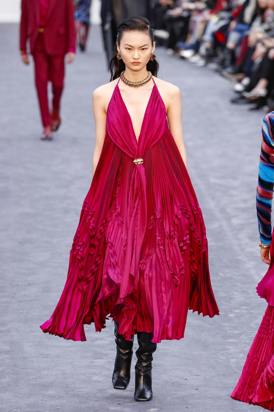 Couleur tendance en 2023 : le rouge à la mode est le Viva Magenta