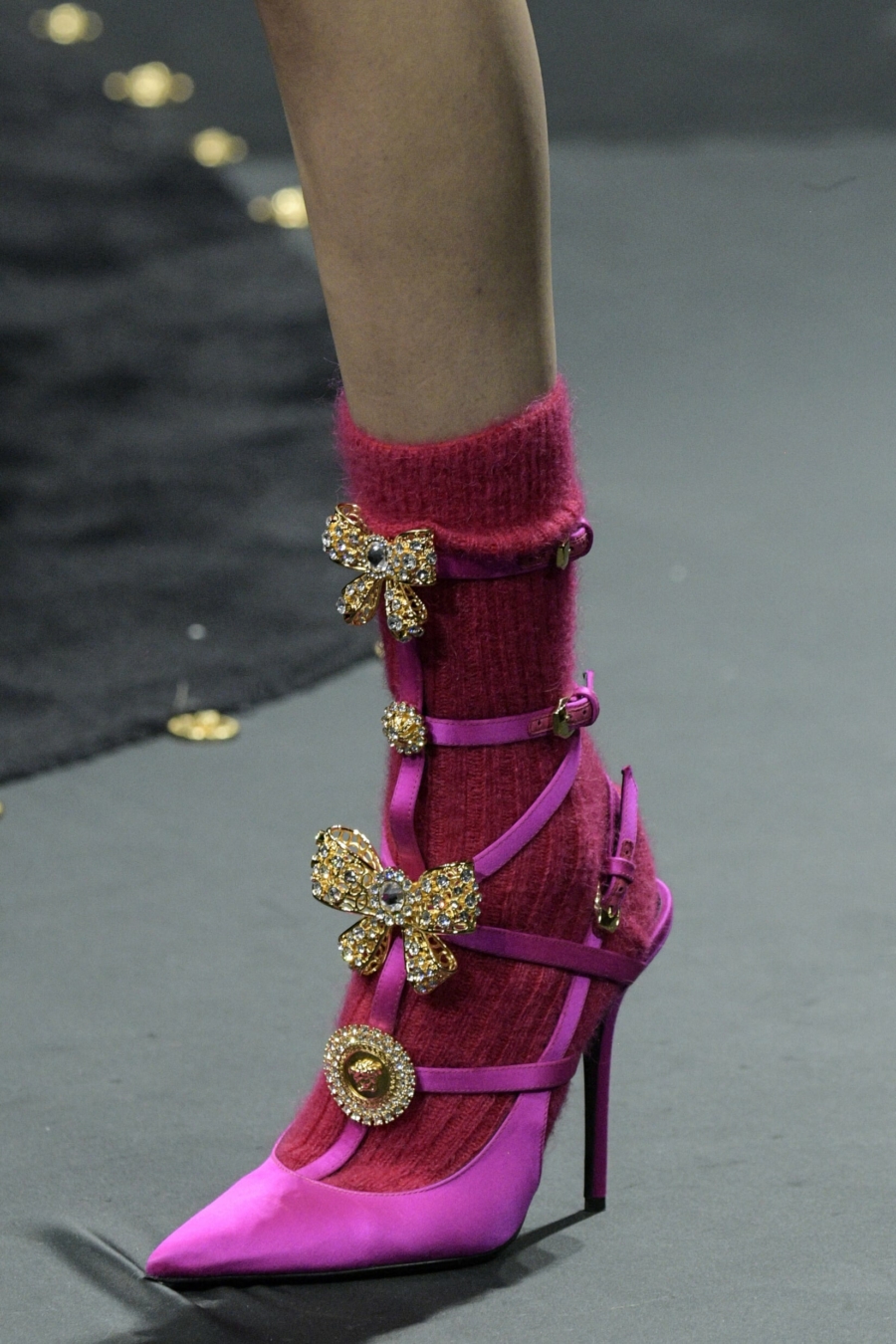 Couleur tendance en 2023 : le rouge à la mode est le Viva Magenta