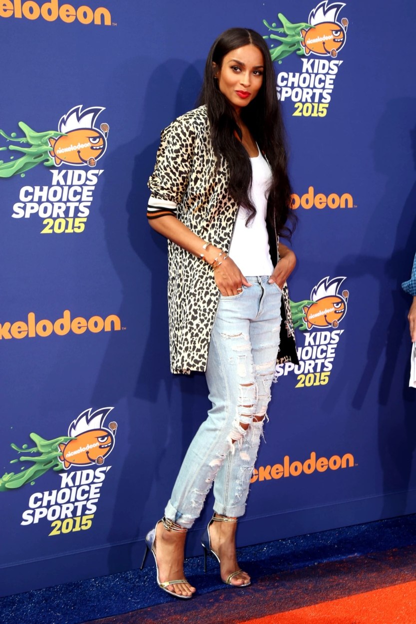 Tenue glamour casual&nbsp;: comment peut-on y porter le manteau l&eacute;opard