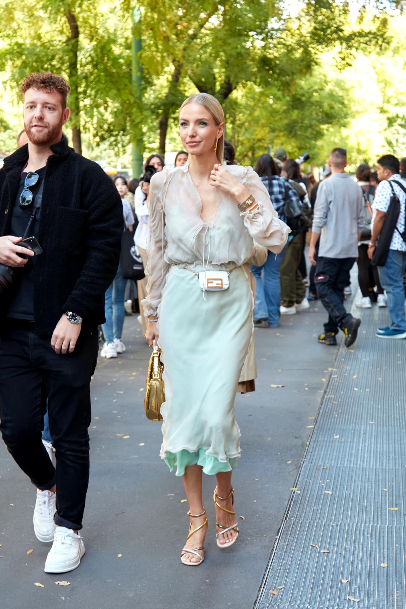 Street style à la Fashion Week de Milan Printemps/Été 2023 © AndreaA./Depositphotos