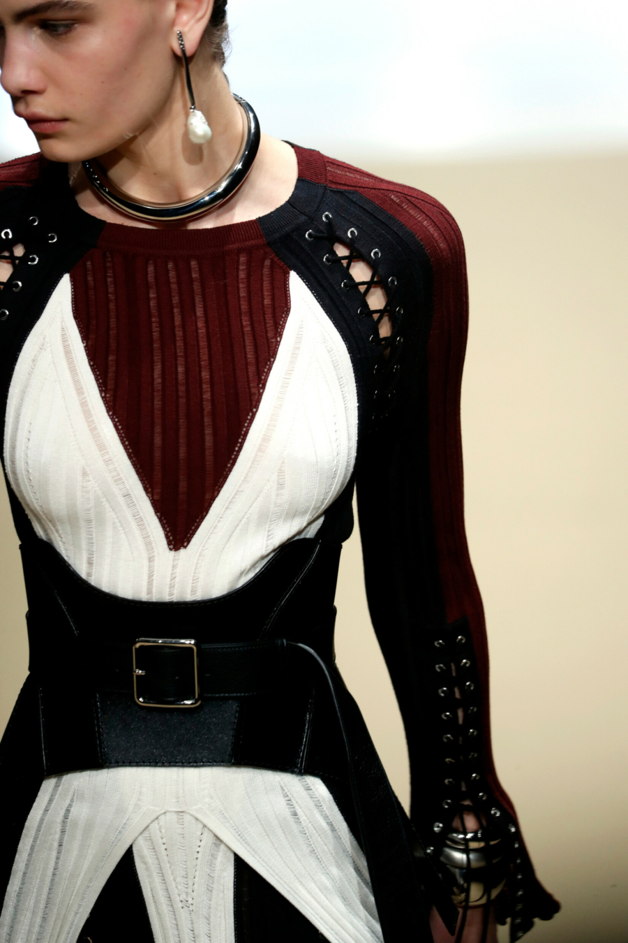 Collier ras de cou ou chocker : quel modèle faut-il choisir ?