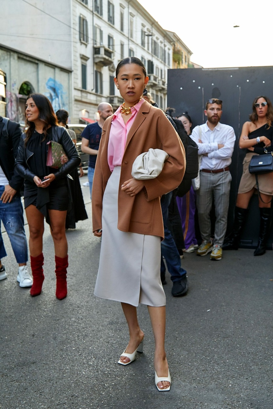 La jupe beige : pourquoi c’est un atout dans un vestiaire ?