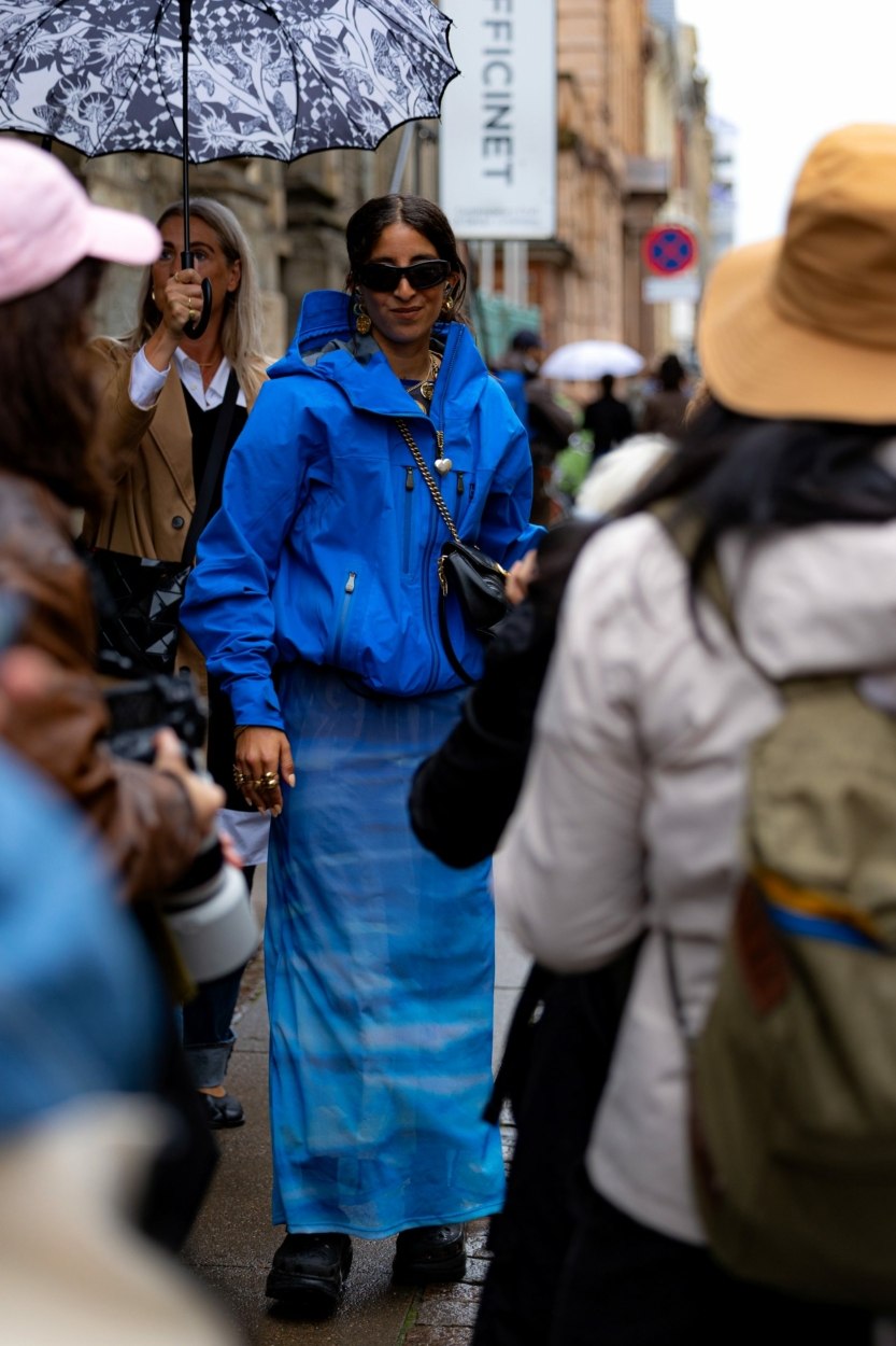 La jupe bleu ciel : comment faut-il la porter dans son look ?