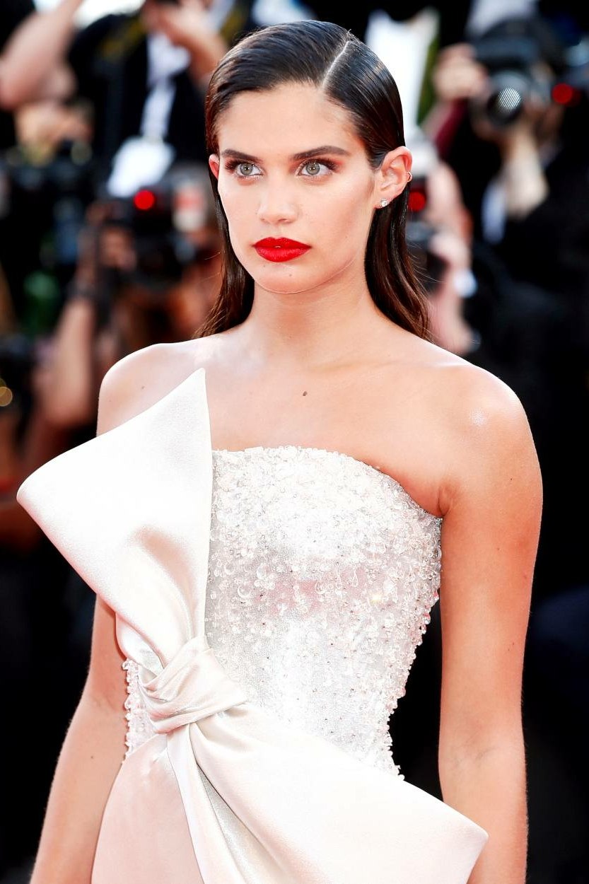 La robe bustier : comment porter ce modèle de robe chic