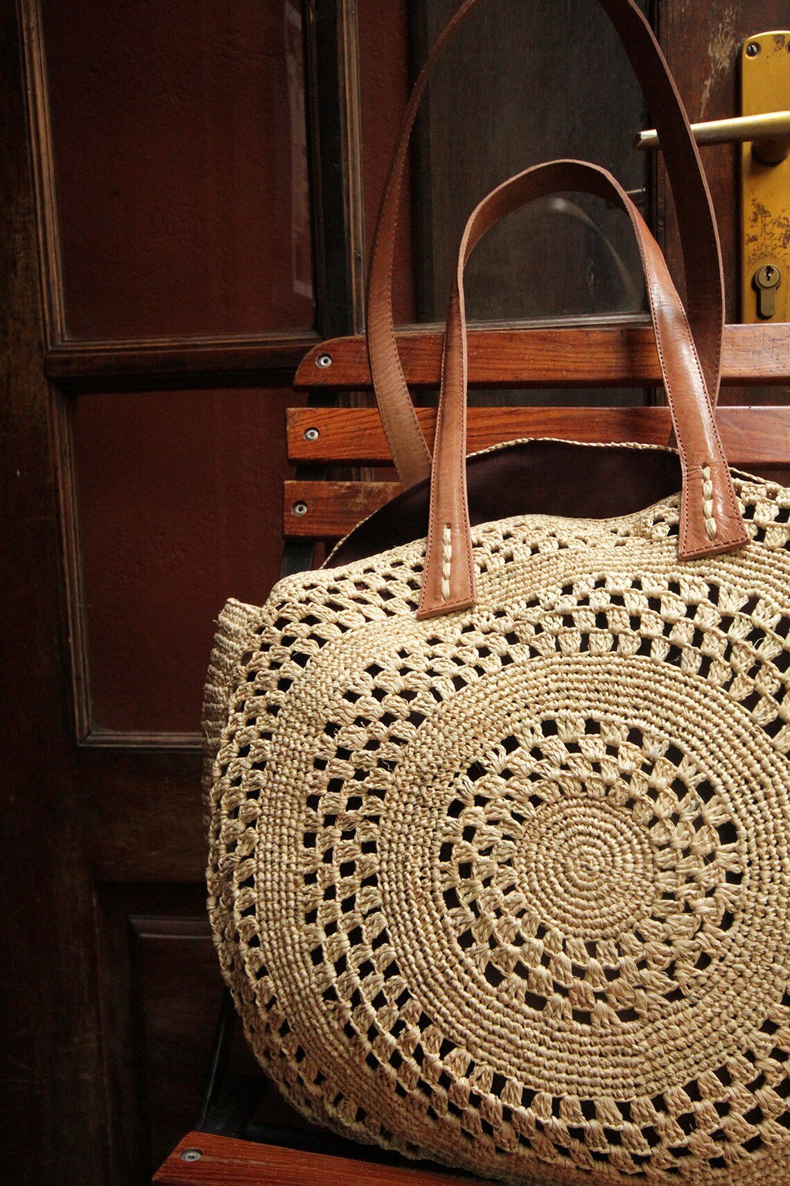 Etsy – Sac Bohème Chic en Crochet de Raphia – Élégance Naturelle et Artisanat Authentique à 65,00 € chez Etsy