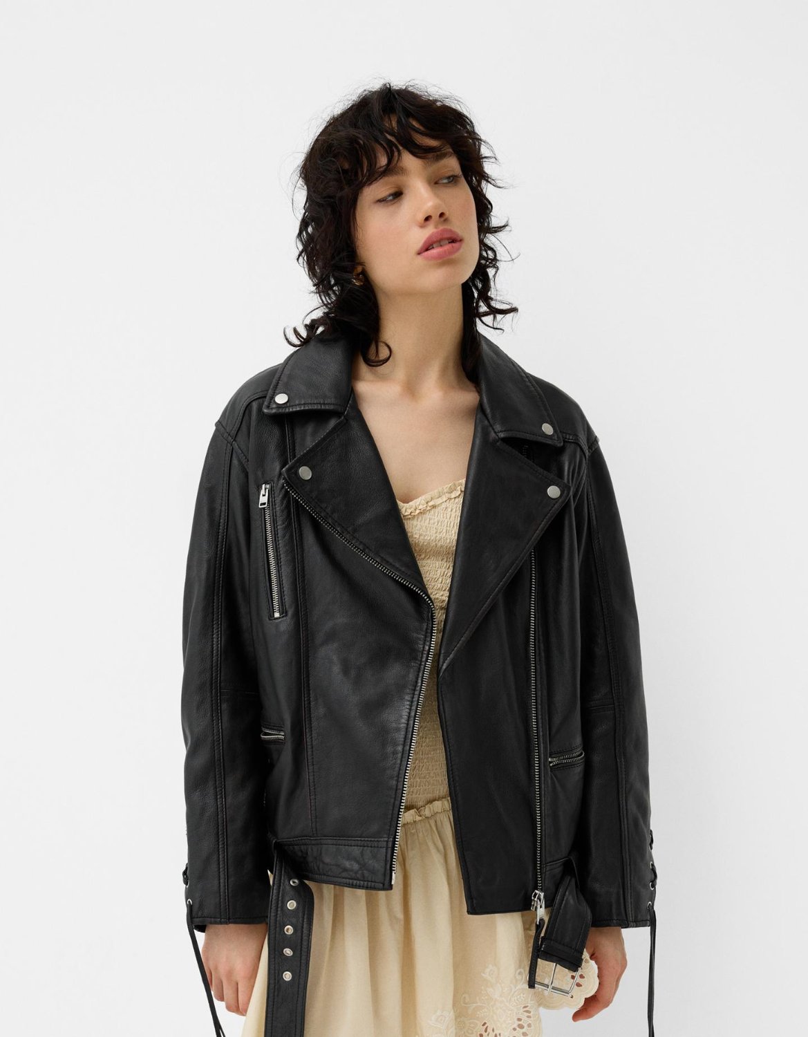 Bershka – Bershka Blouson Motard Cuir Nœud Femme Noir à 149.0 € chez Bershka