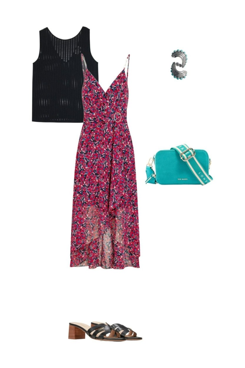 Tenue de printemps avec une robe imprimée sans manches