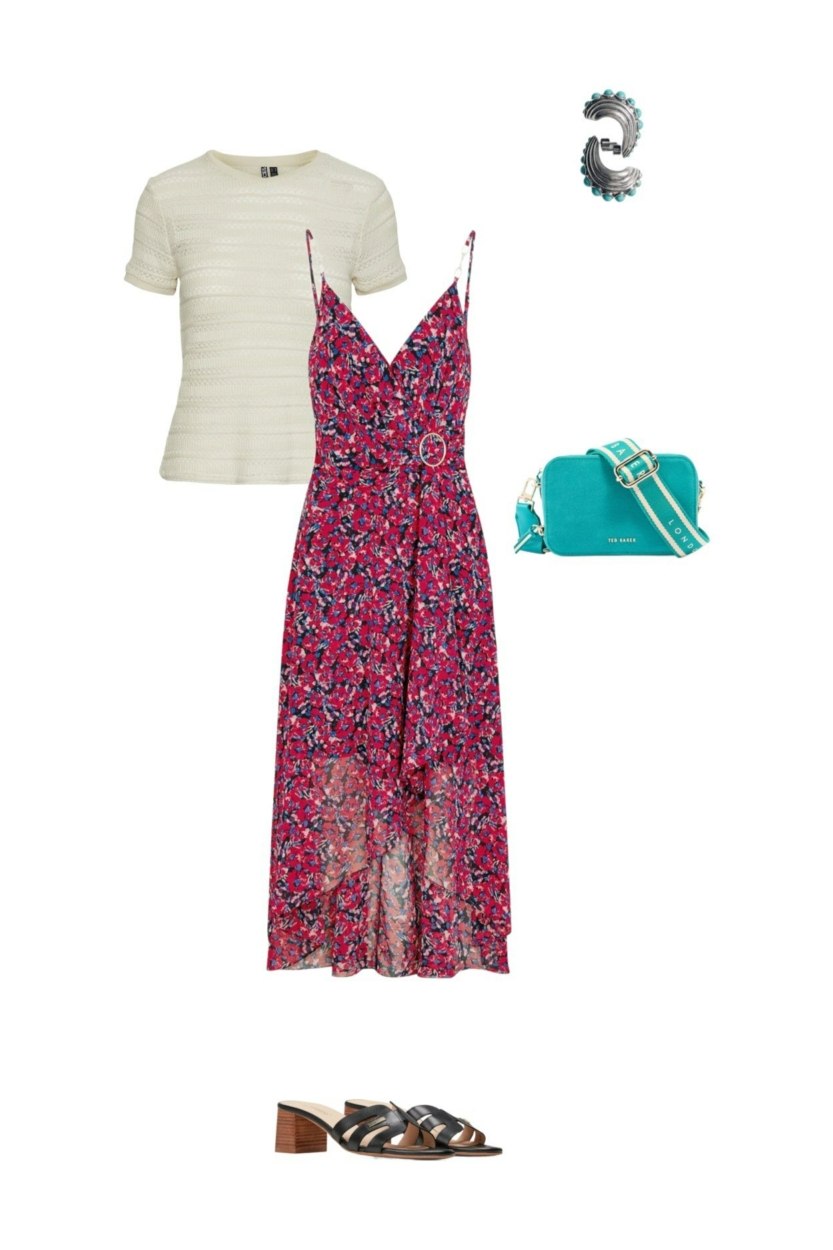 Tenue de printemps avec une robe imprimée sans manches © Futures Tendances