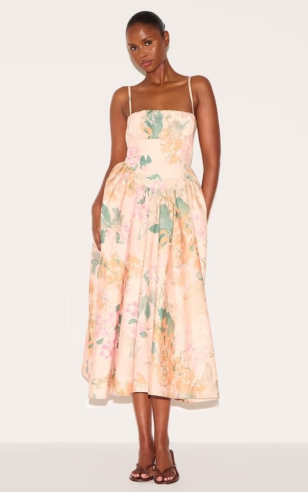 Robe mi-longue style corset rose fleurie abstraite froncée à bretelles