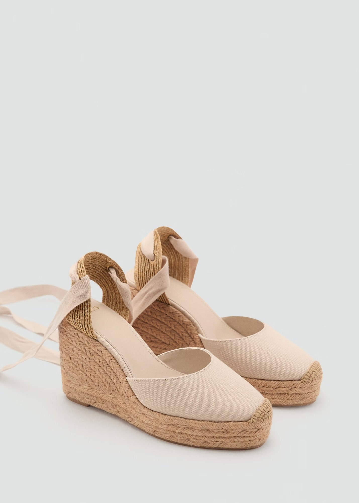 Chaussures du style espadrilles pour femme