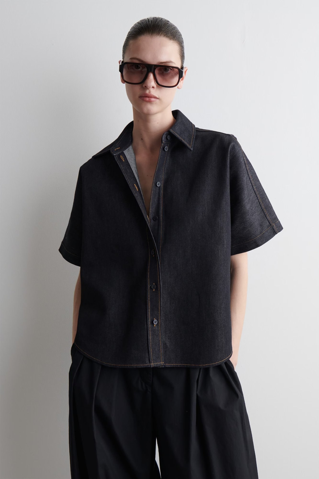 CHEMISE MANCHES COURTES SILHOUETTE CARRÉE EN DENIM