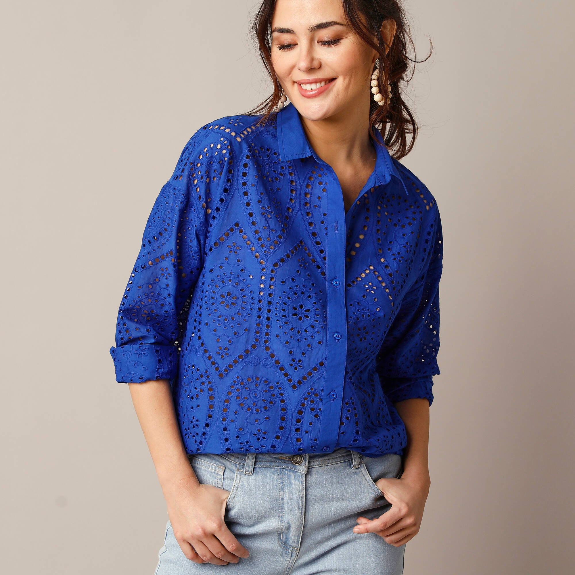 Lora Zellini – Chemisier broderie anglaise, manches longues à 39,99 € chez Blancheporte