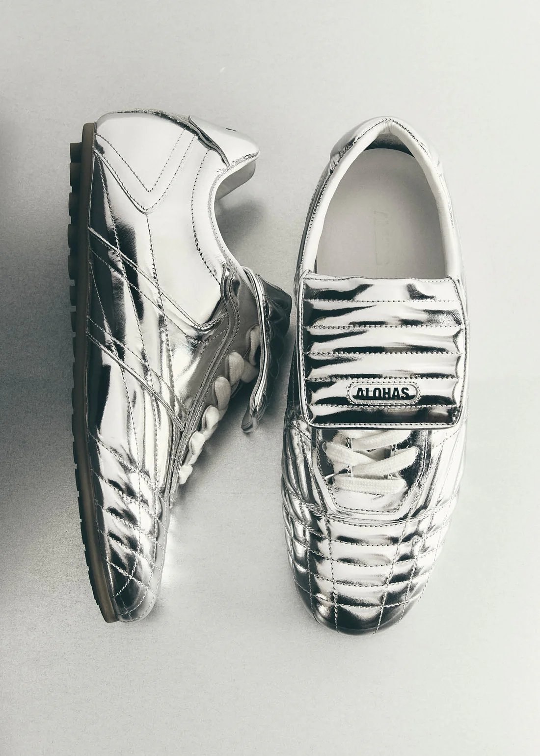 Alohas – Tb.99 Silver Leather Sneakers à <del>200 €</del> 140 € chez Alohas