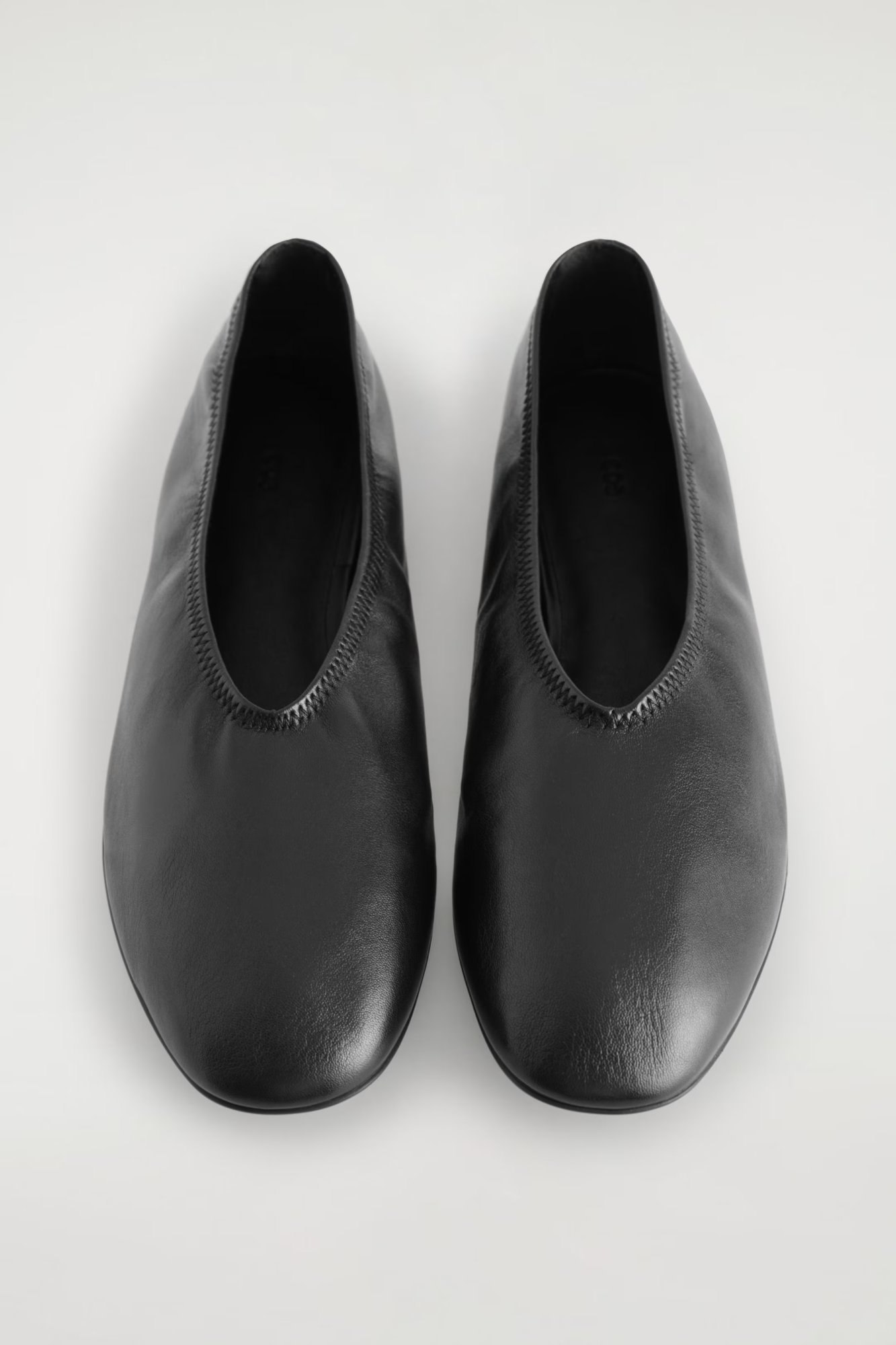 BALLERINES MINIMALISTES EN CUIR