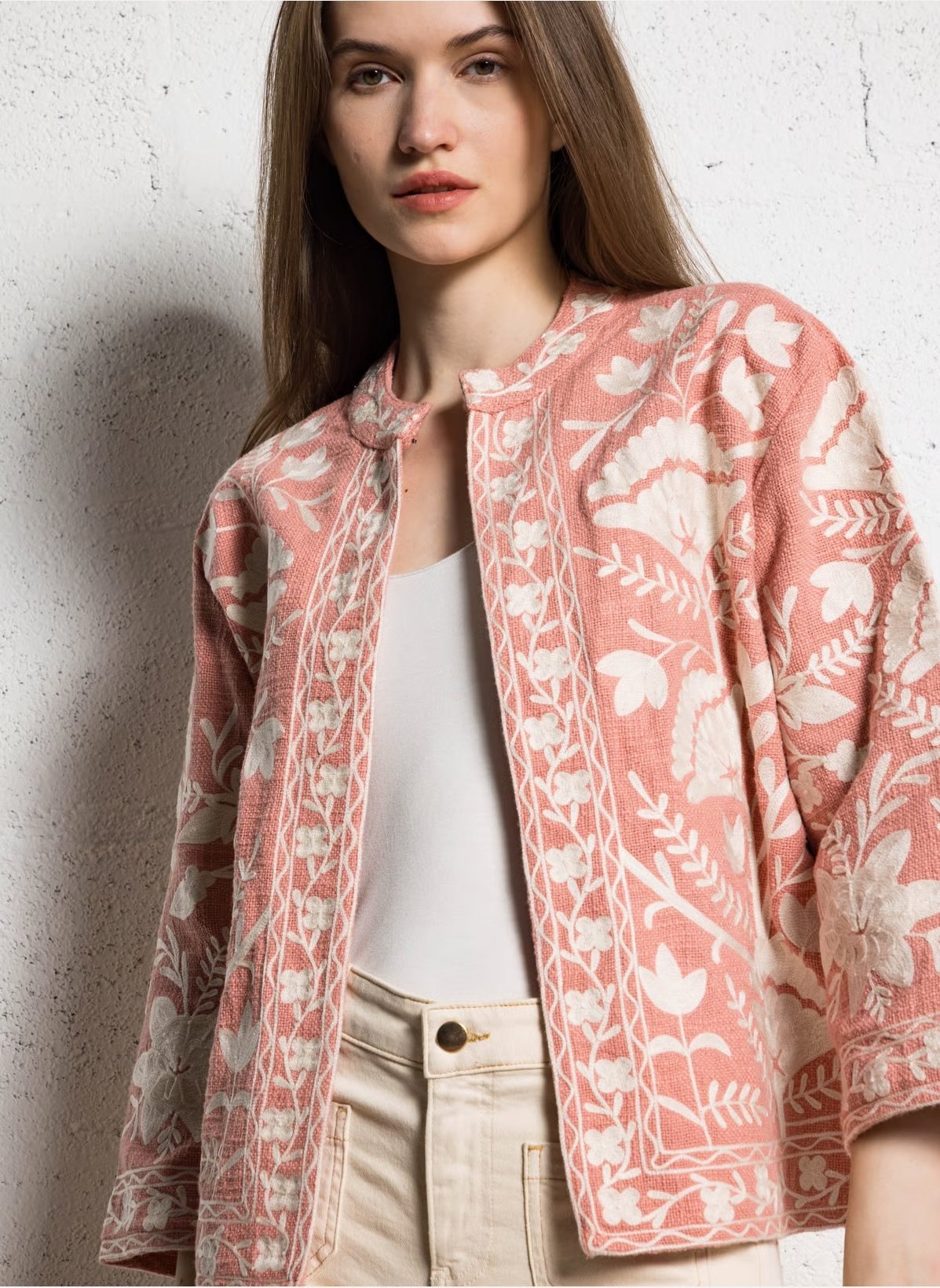 Maison 123 – Veste col rond à motif floral brodé nathalie – Rose à 130,13 € chez Printemps