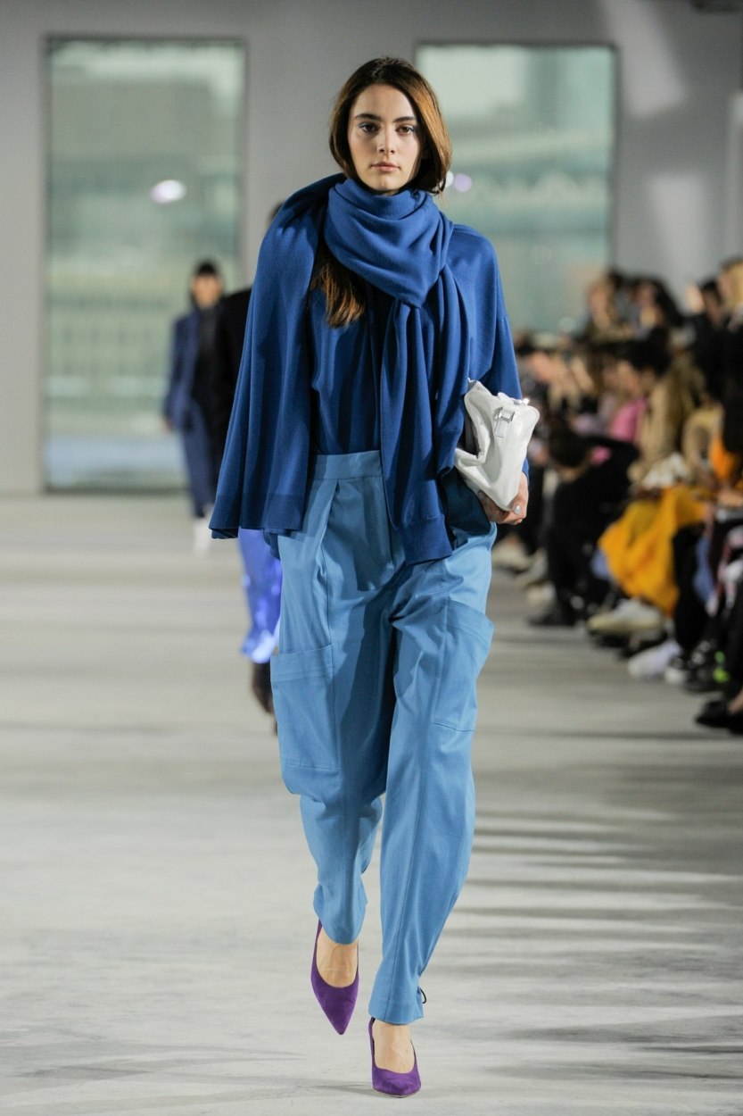 Le sous-pull à col roulé, l’indispensable du look automne-hiver