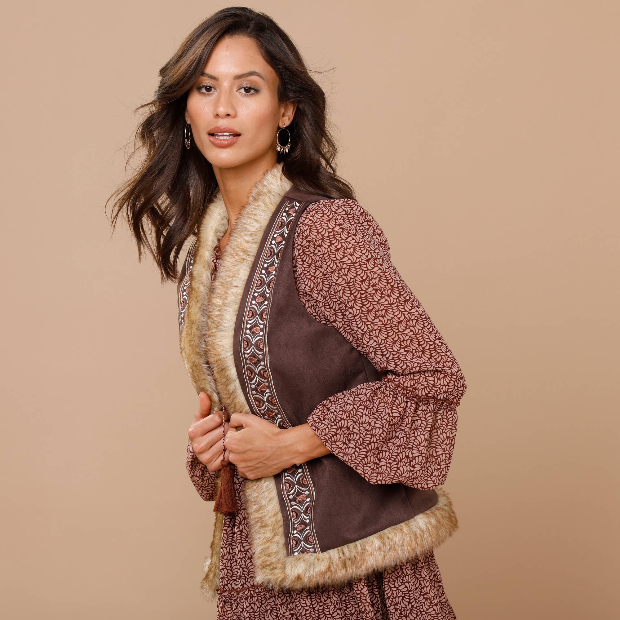 Lora Zellini – Veste brodée imprimée sans manches à 49,99 € chez Blancheporte