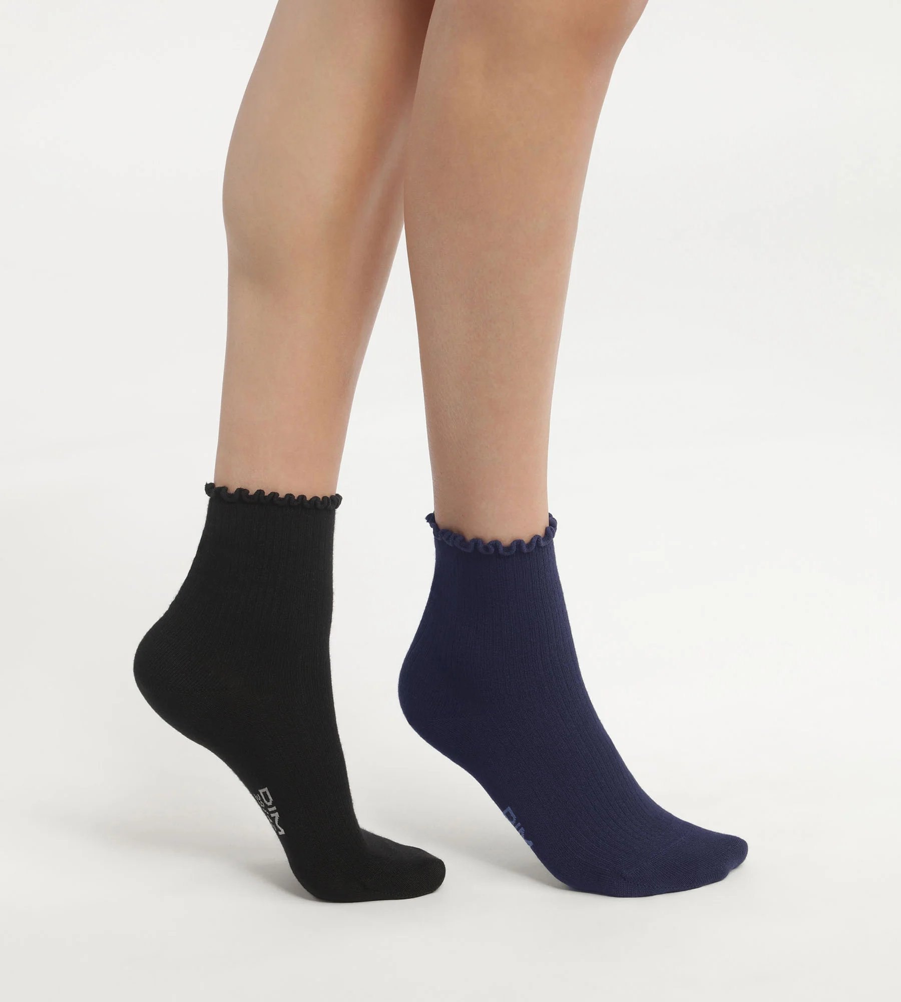 DIM – Lot de 2 paires de chaussettes femme à volants Noir Marine Dim à 13.49 € chez DIM