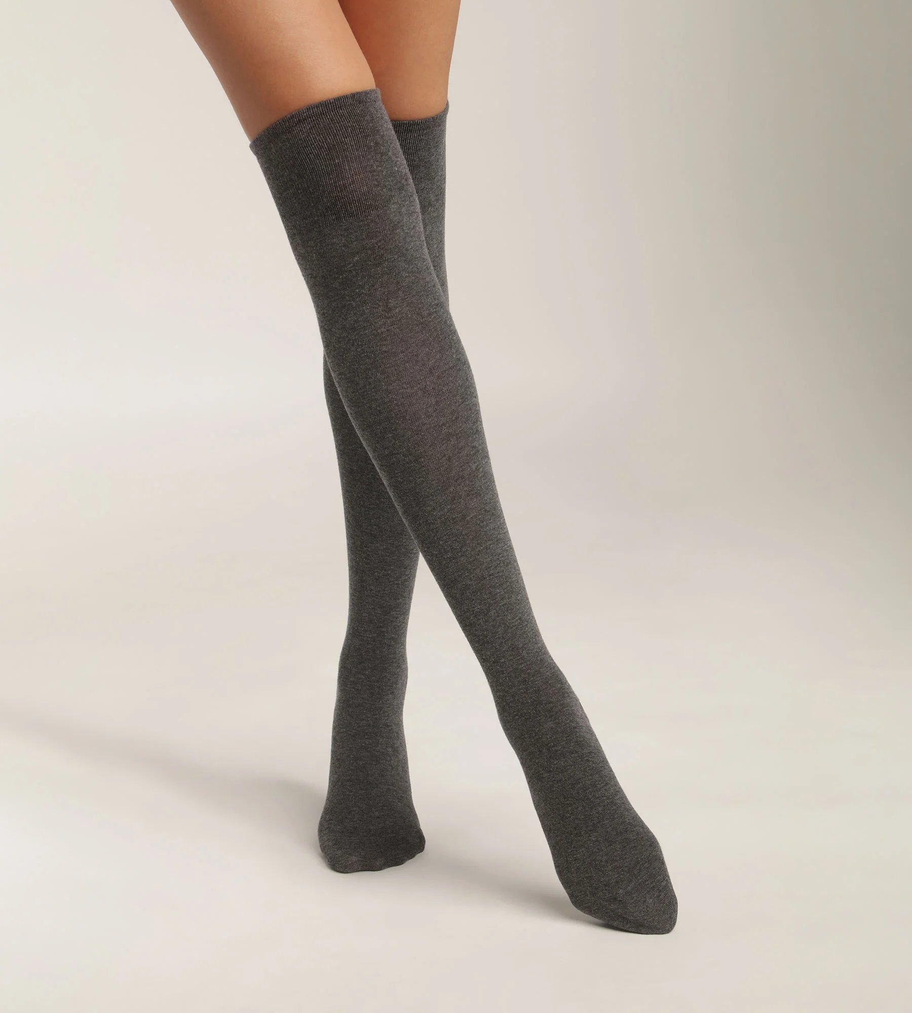 DIM – Chaussettes maxi hautes pour femme en coton Anthracite Chiné Dim à 11.99 € chez DIM