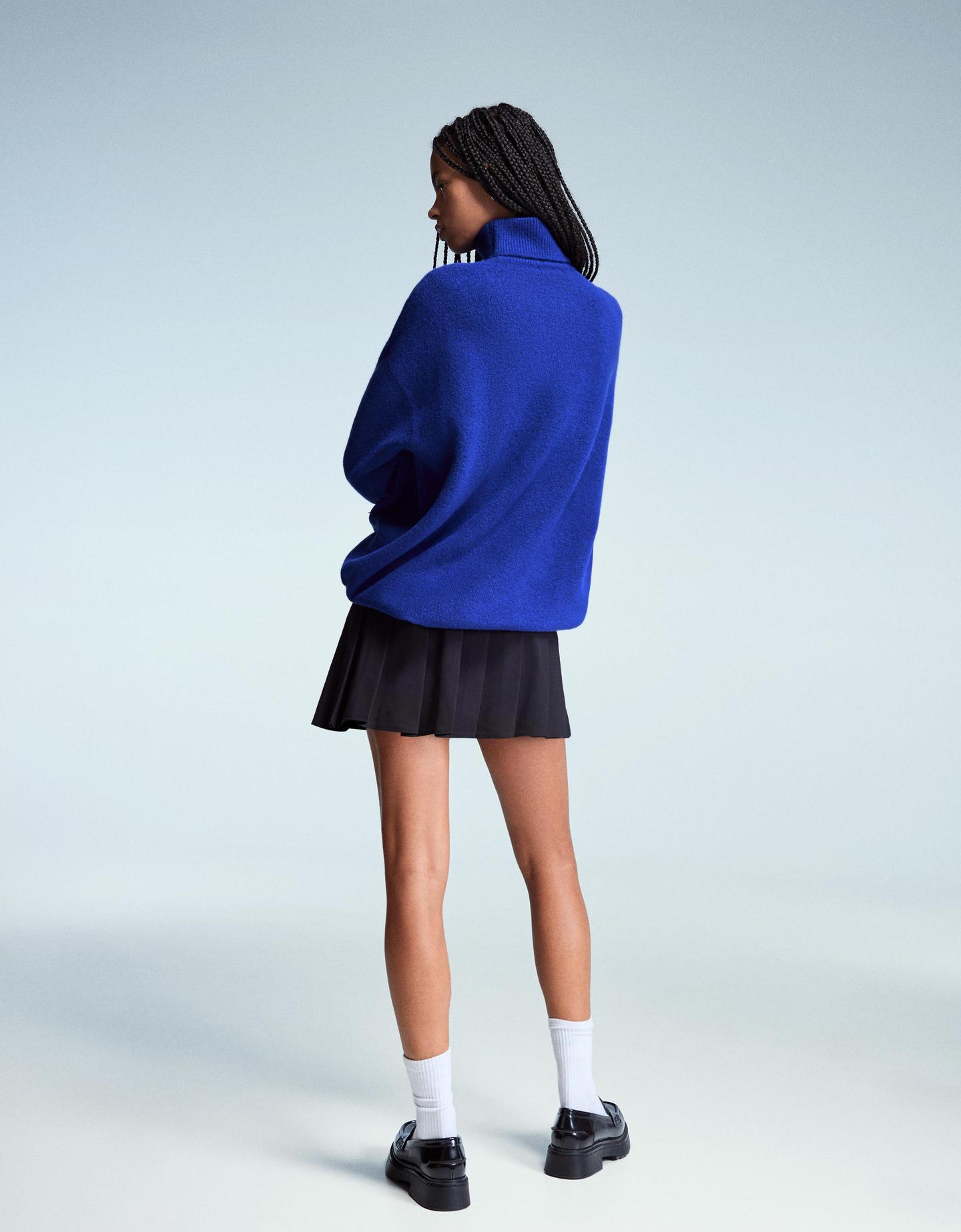Bershka – Pull à col montant oversize à 35,99 € chez Bershka