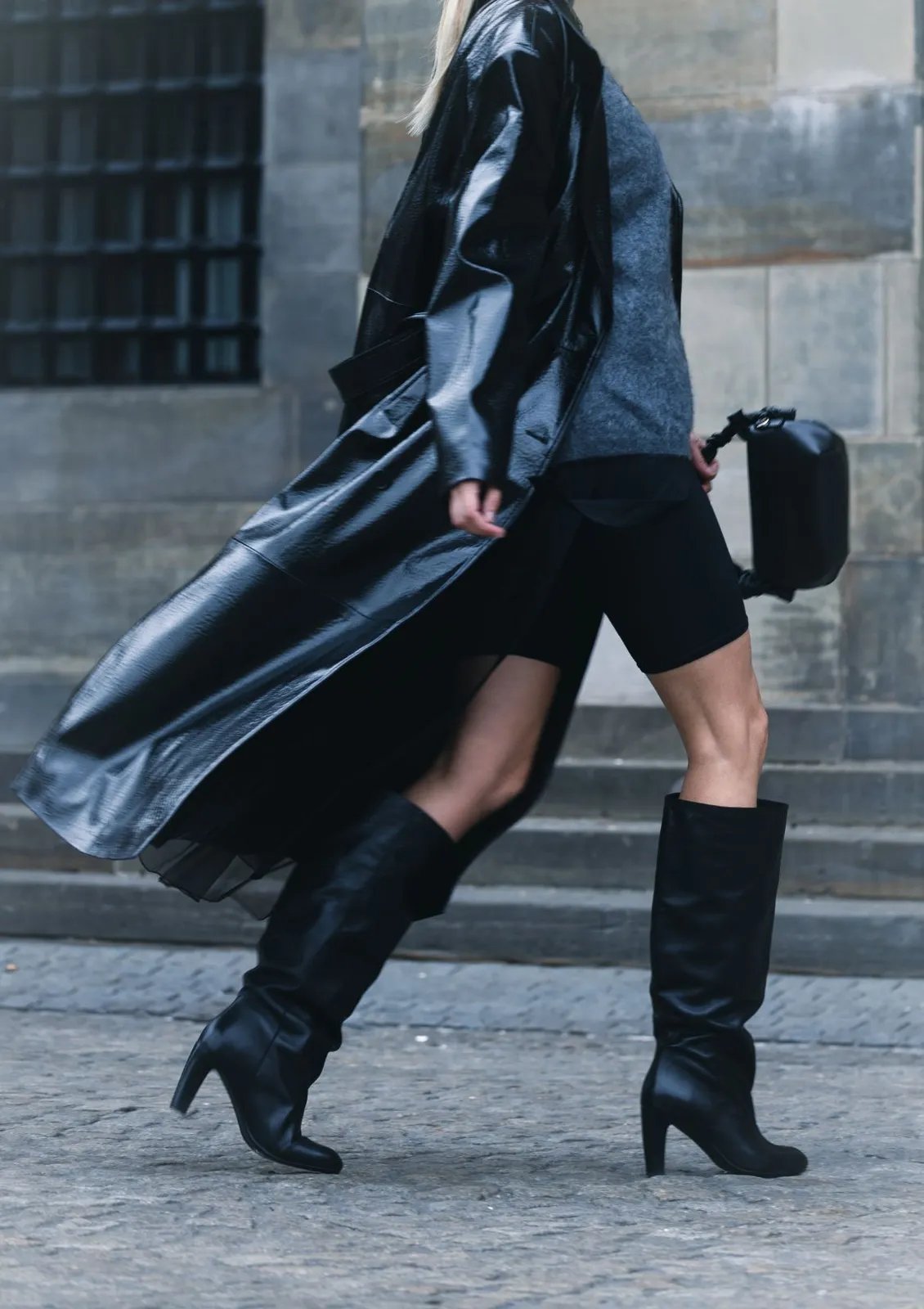 Bottes hautes &agrave; talon cuir noir