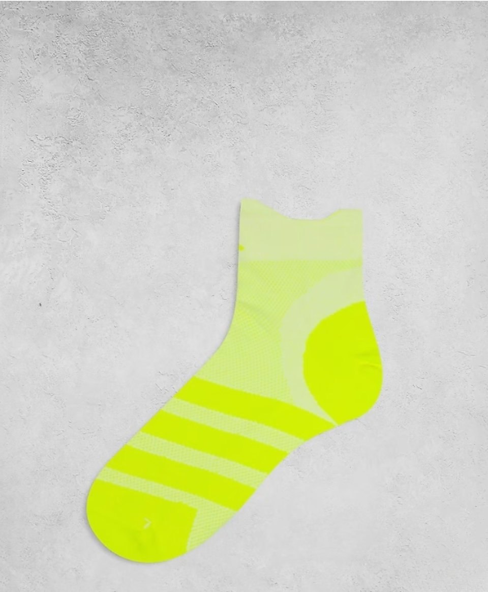 Adidas Originals&nbsp;&ndash;&nbsp;Boost &ndash; Chaussettes &ndash; Jaune &agrave; 15&nbsp;&euro; chez ASOS