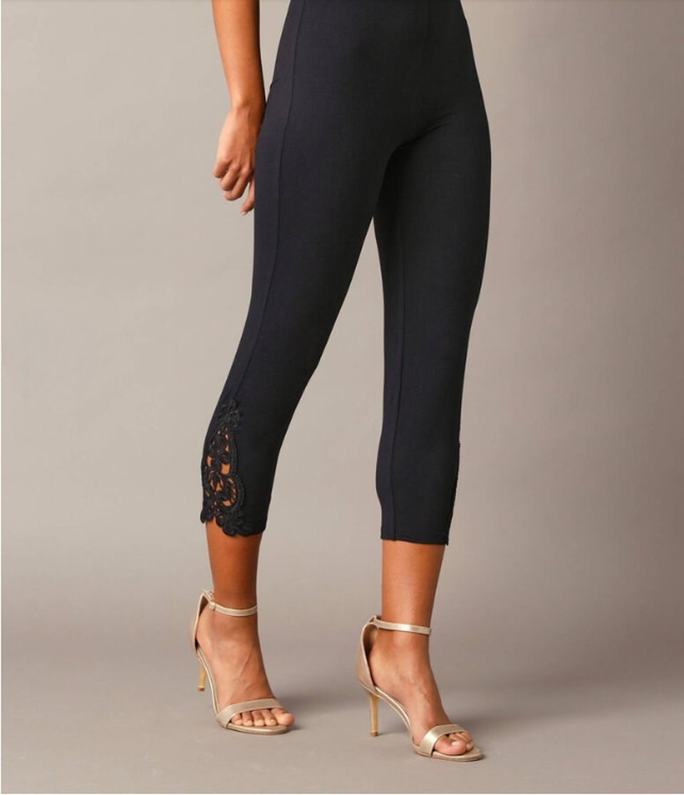 Lora Zellini&nbsp;&ndash;&nbsp;Legging 3/4 macram&eacute;, taille &eacute;lastiqu&eacute;e &agrave; <del>23,99&nbsp;&euro;</del>&nbsp;15,99&nbsp;&euro; chez Blancheporte