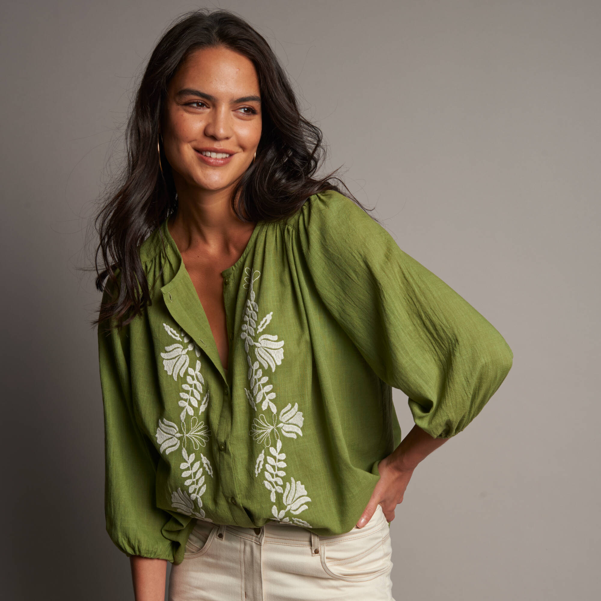 Blouses ou chemises &agrave; motifs imprim&eacute;s pour femme