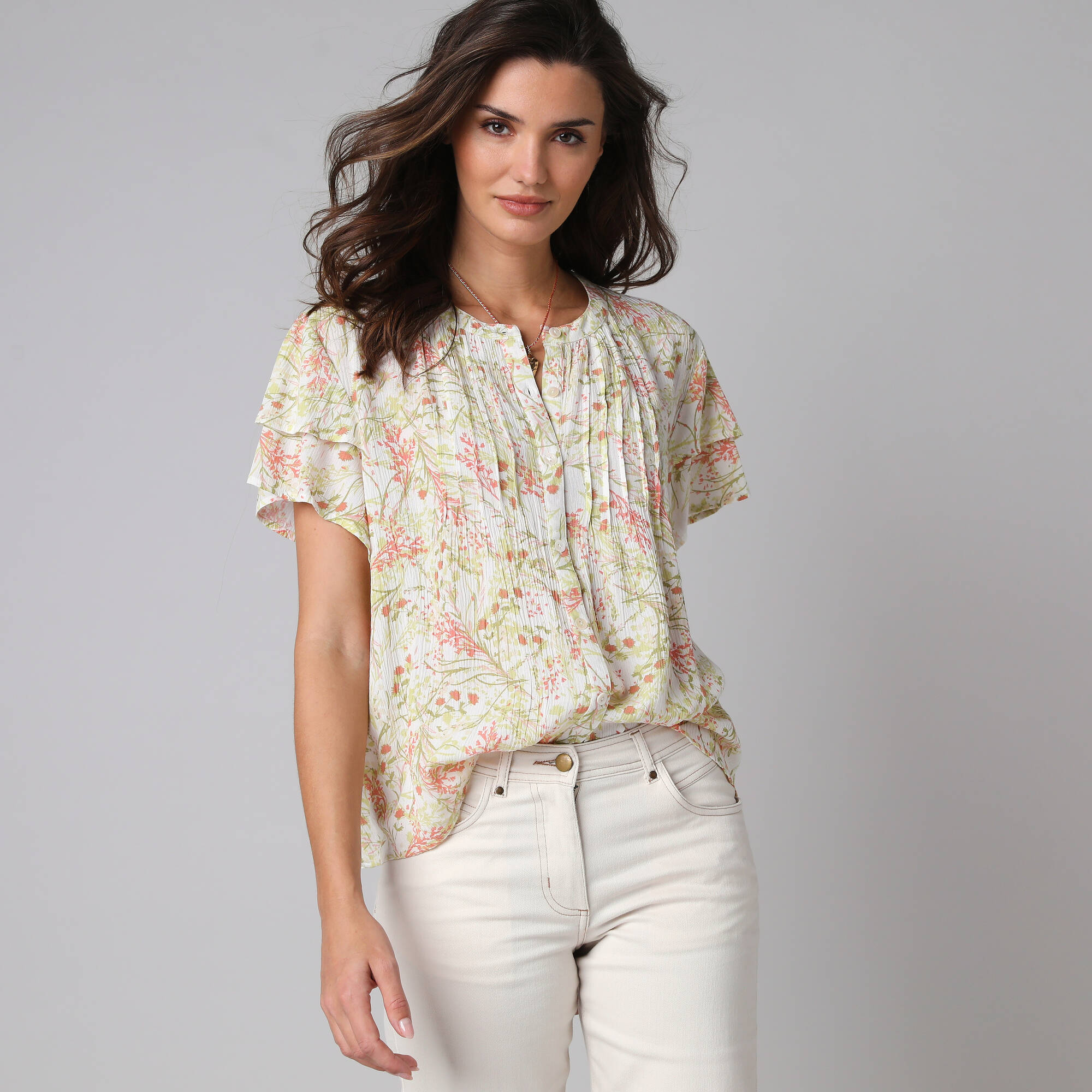 Lora Zellini&nbsp;&ndash;&nbsp;Chemisier manches courtes papillon, cr&eacute;pon imprim&eacute; fleuri &ndash; Blancheporte &agrave; <del>36,49&nbsp;&euro;</del>&nbsp;21,89&nbsp;&euro; chez Blancheporte
