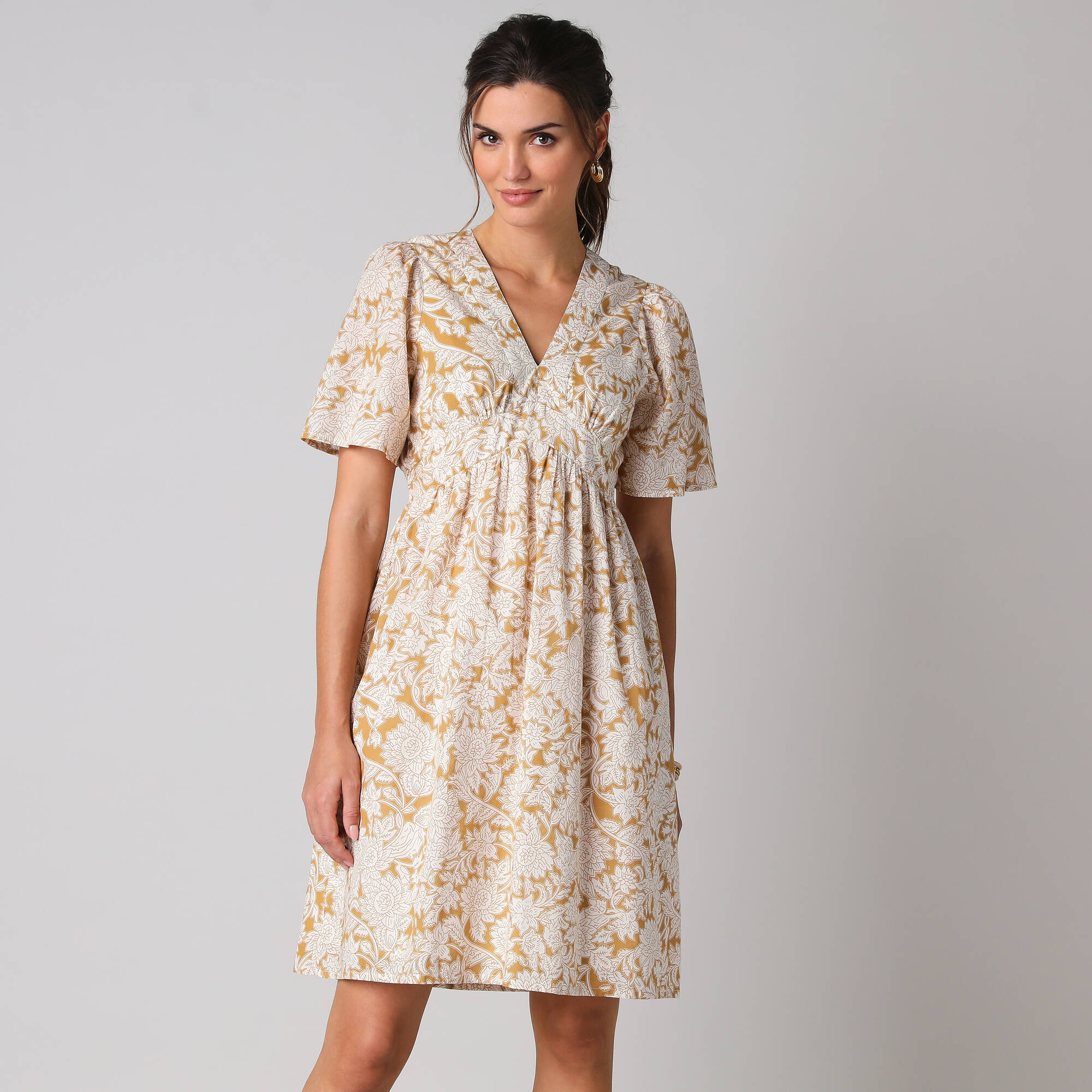 Lora Zellini&nbsp;&ndash;&nbsp;Robe courte en coton col V, imprim&eacute; boh&egrave;me &ndash; Blancheporte &agrave; <del>37,99&nbsp;&euro;</del>&nbsp;18,99&nbsp;&euro; chez Blancheporte