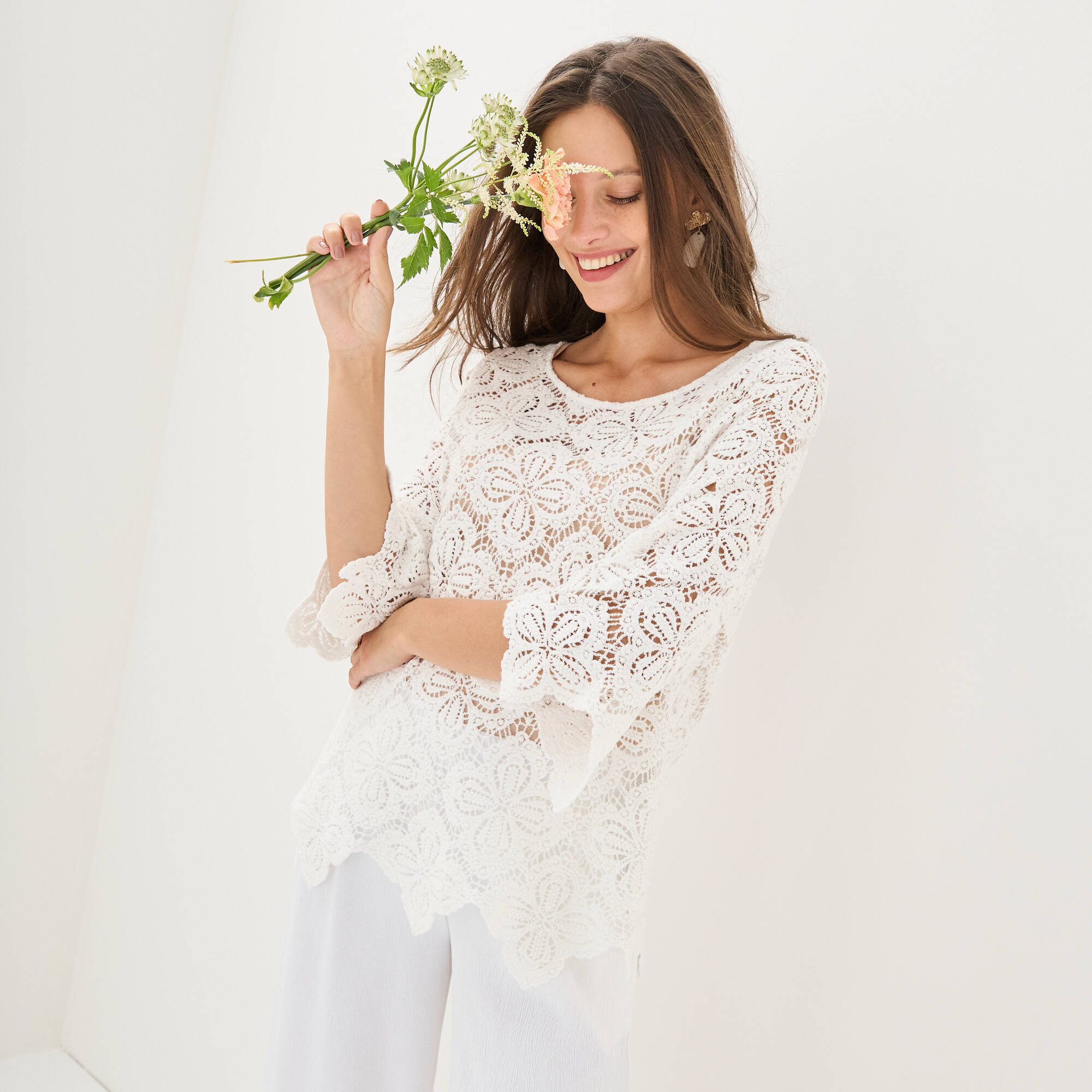 Lora Zellini&nbsp;&ndash;&nbsp;Top macram&eacute; &agrave; &eacute;cailles, manches pagodes &ndash; Blancheporte &agrave; <del>39,99&nbsp;&euro;</del>&nbsp;19,99&nbsp;&euro; chez Blancheporte