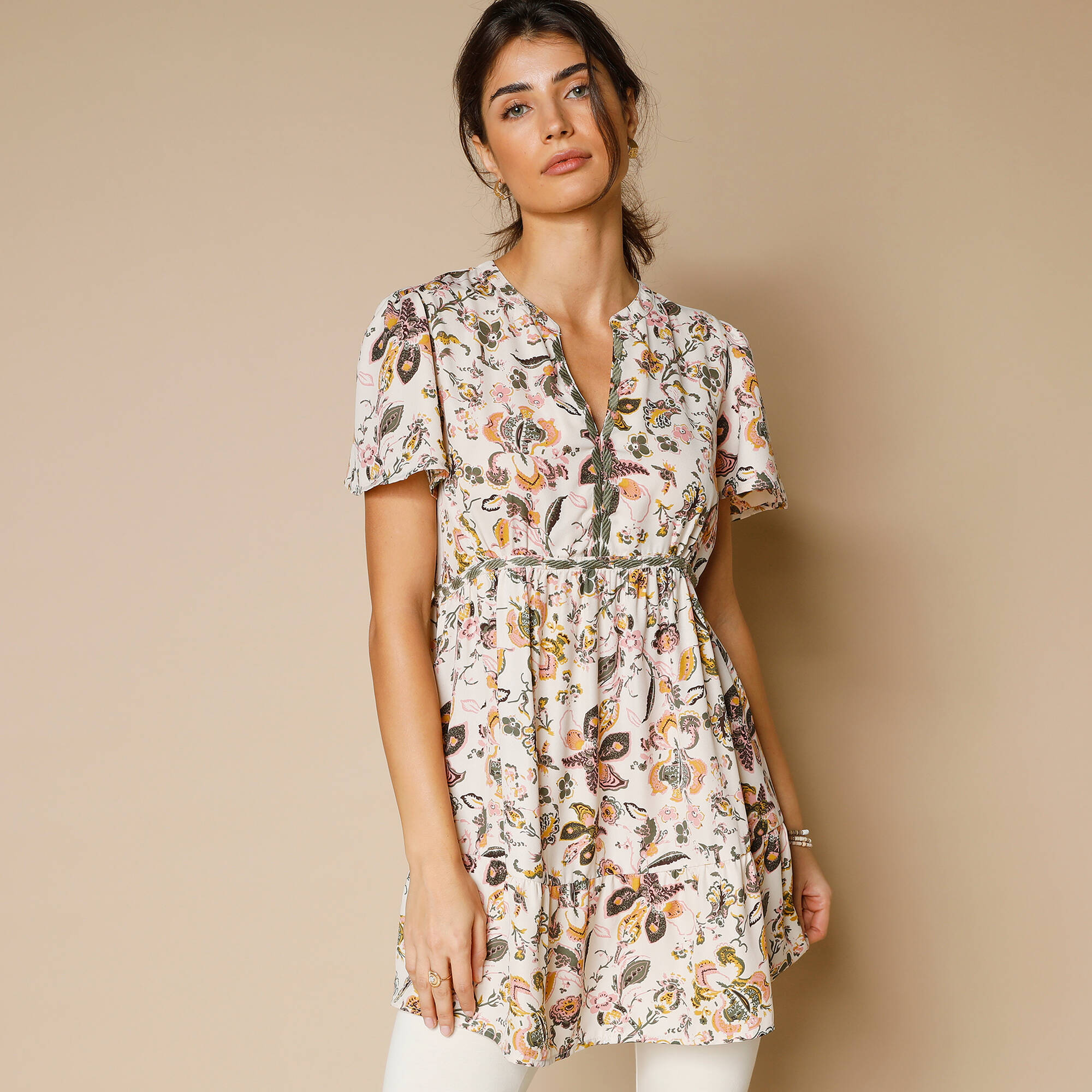 Lora Zellini&nbsp;&ndash;&nbsp;Tunique col tunisien brod&eacute;, imprim&eacute; fleuri &ndash; Blancheporte &agrave; <del>35,99&nbsp;&euro;</del>&nbsp;21,59&nbsp;&euro; chez Blancheporte