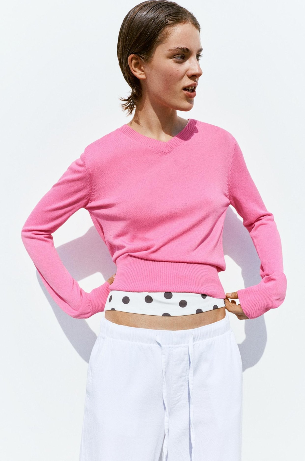 Pull Rose Col En V
