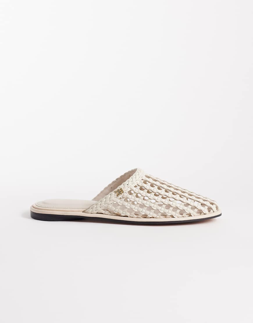 Tommy Hilfiger&nbsp;&ndash;&nbsp;Tommy Hilfiger &ndash; Sandales style mules en cuir tress&eacute; de qualit&eacute; sup&eacute;rieure &ndash; Cr&egrave;me-Blanc &agrave; <del>129.90&nbsp;&euro;</del>&nbsp;94.99&nbsp;&euro; chez ASOS