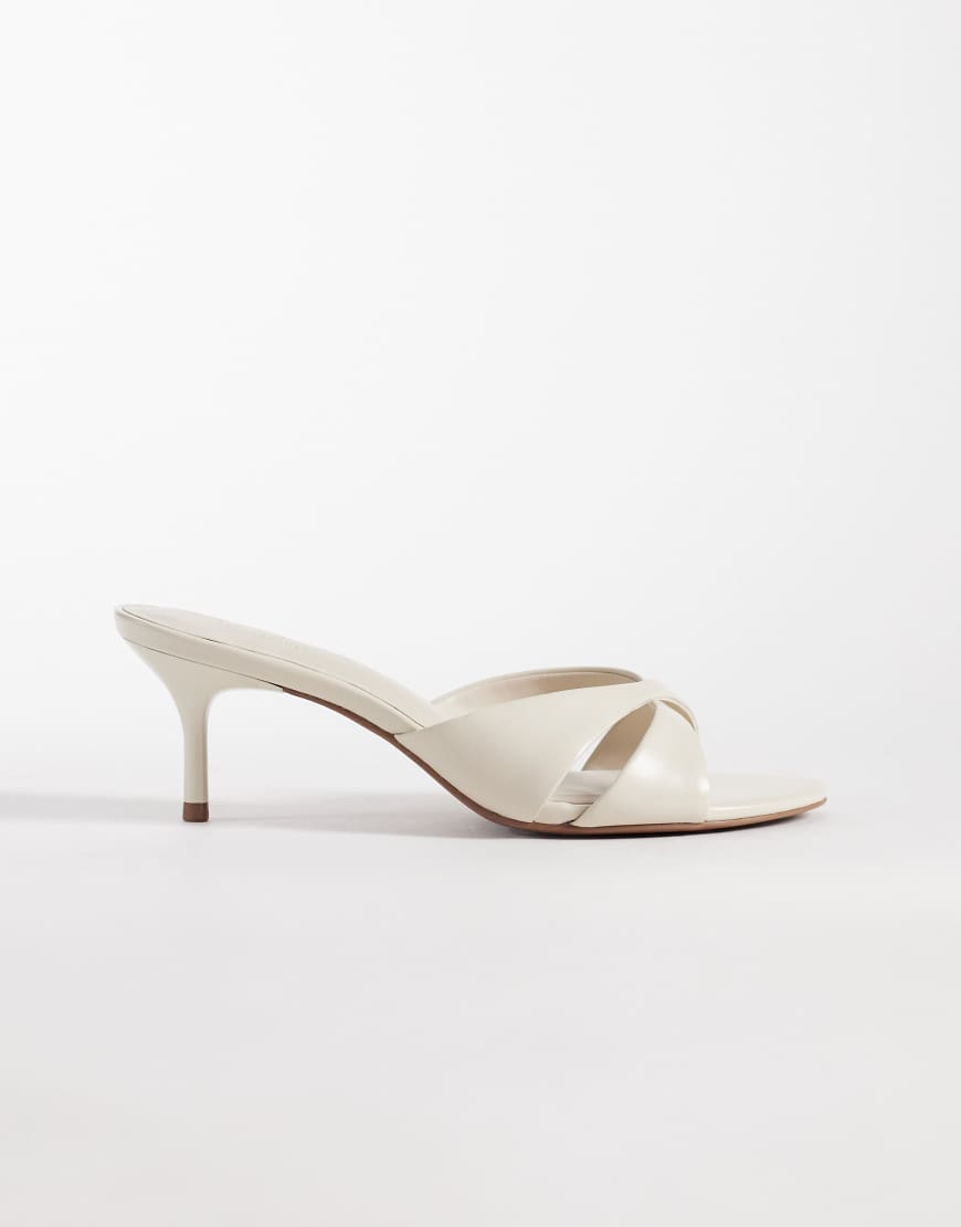 ASOS DESIGN &ndash; Hum &ndash; Mules &agrave; talon mi-haut et brides crois&eacute;es en cuir de qualit&eacute; sup&eacute;rieure &ndash; Blanc cass&eacute;