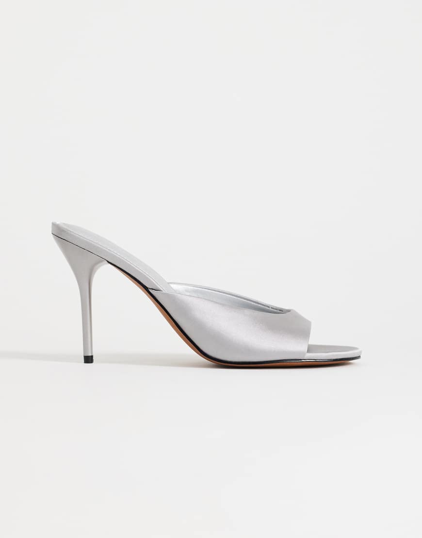 Topshop&nbsp;&ndash;&nbsp;Topshop &ndash; Nasim &ndash; Mules en satin &agrave; talon haut &ndash; Gris &agrave; 49.99&nbsp;&euro; chez ASOS