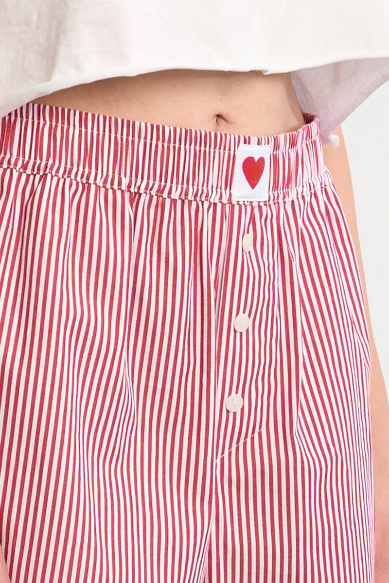 Molly Bracken&nbsp;&ndash;&nbsp;Short cale&ccedil;on ray&eacute; rouge &agrave; 40&nbsp;&euro; chez Molly Bracken