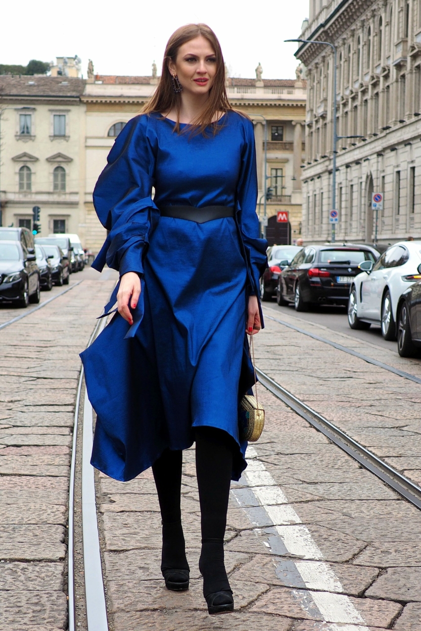 tenue-inspiration-idees-porter-du-bleu-électrique-quelles-couleurs-avec (9)