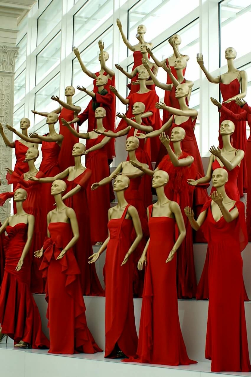 10 tenues de stars pour porter la robe rouge en soirée