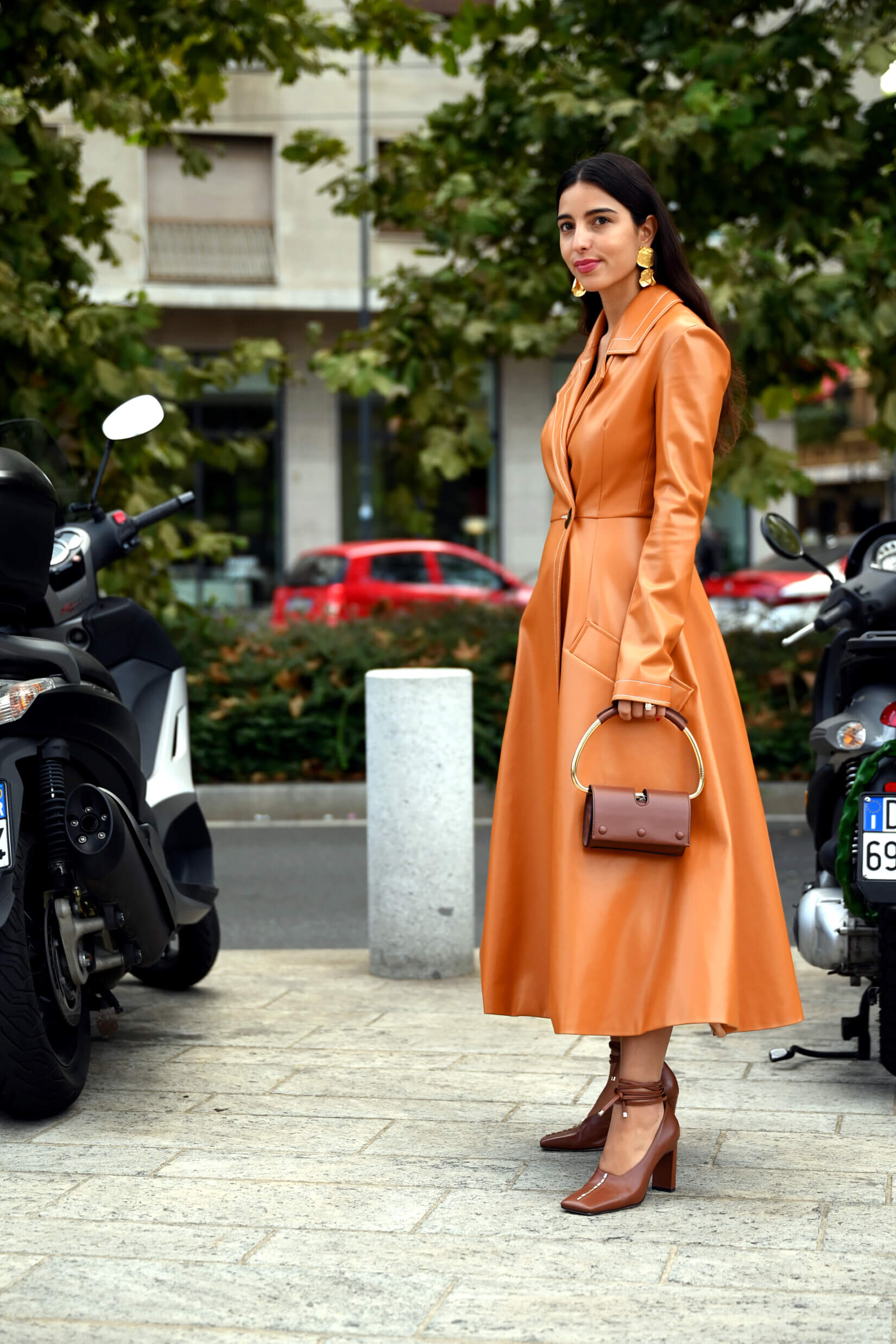 Comment porter le manteau en cuir : 10 tenues pour femme