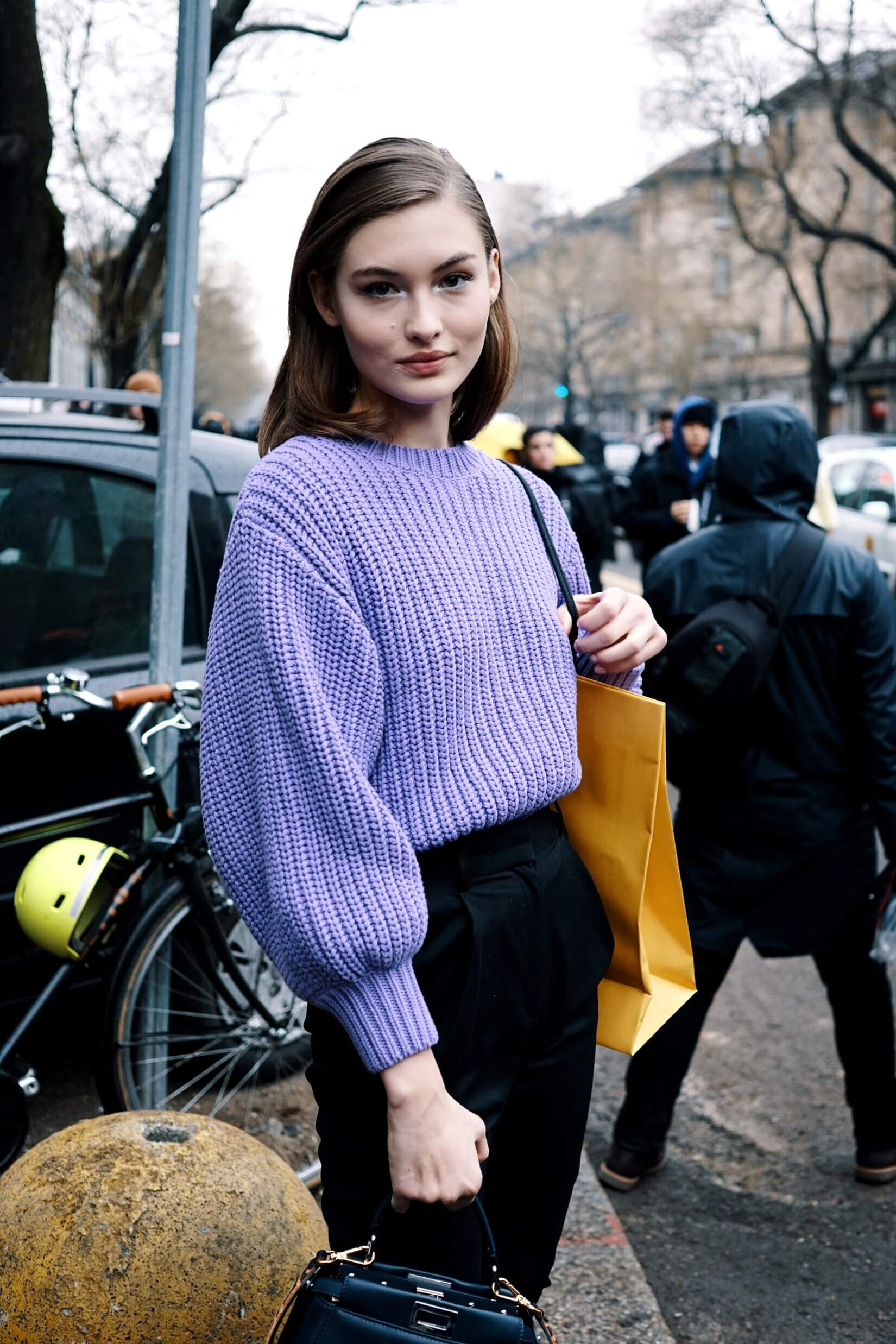 Comment porter le pull violet : 10 idées de tenues