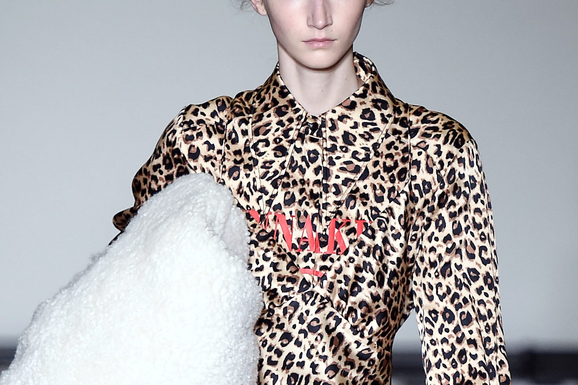 Robe léopard pour femme : 4 idées de tenues selon son style
