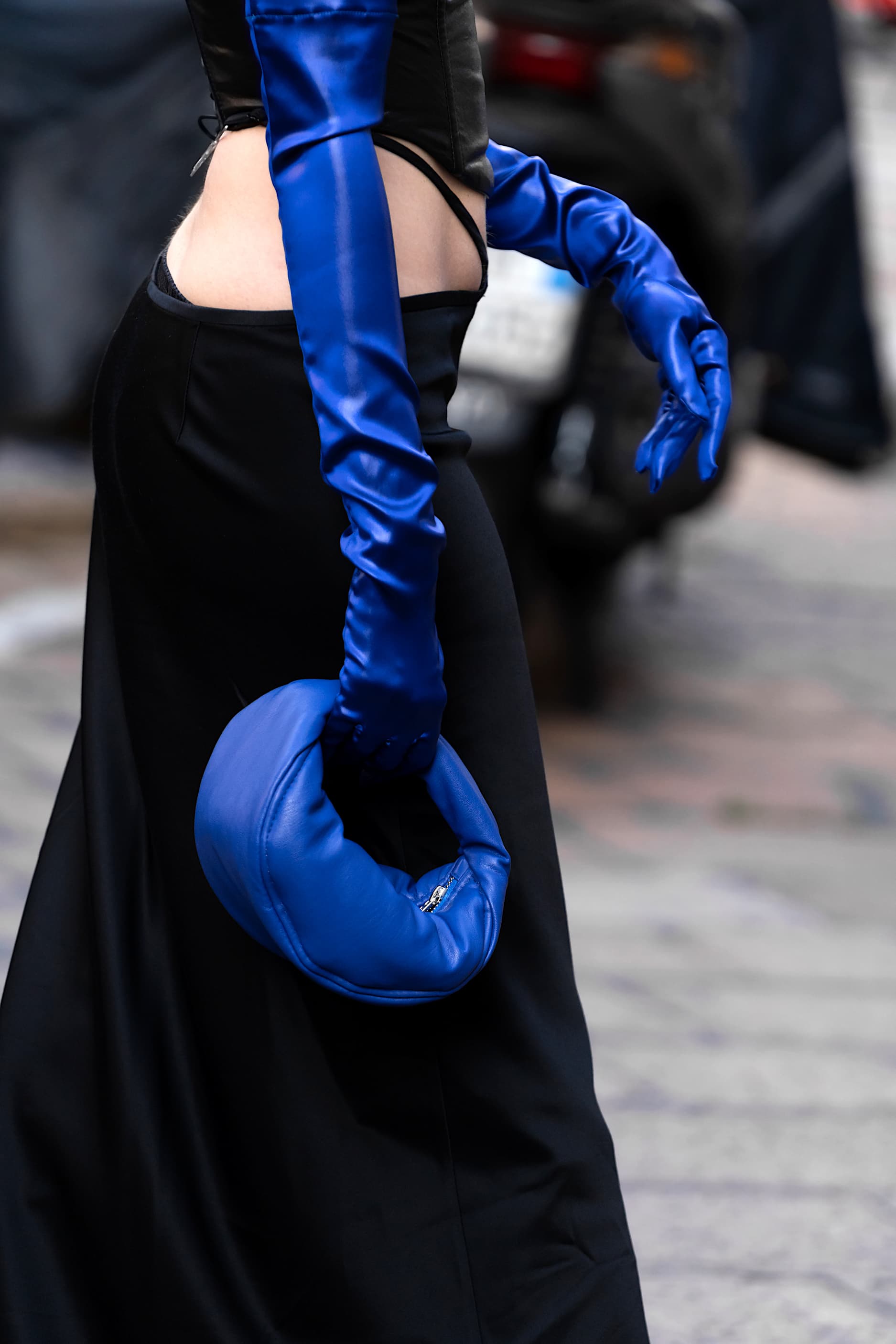 Tendance gants longs : comment faut-il porter les gants d'opéra ?