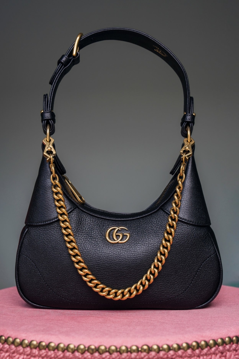 Luxury handbag at Tokyo in Japan (Gucci) © yu_photo/Shutterstock