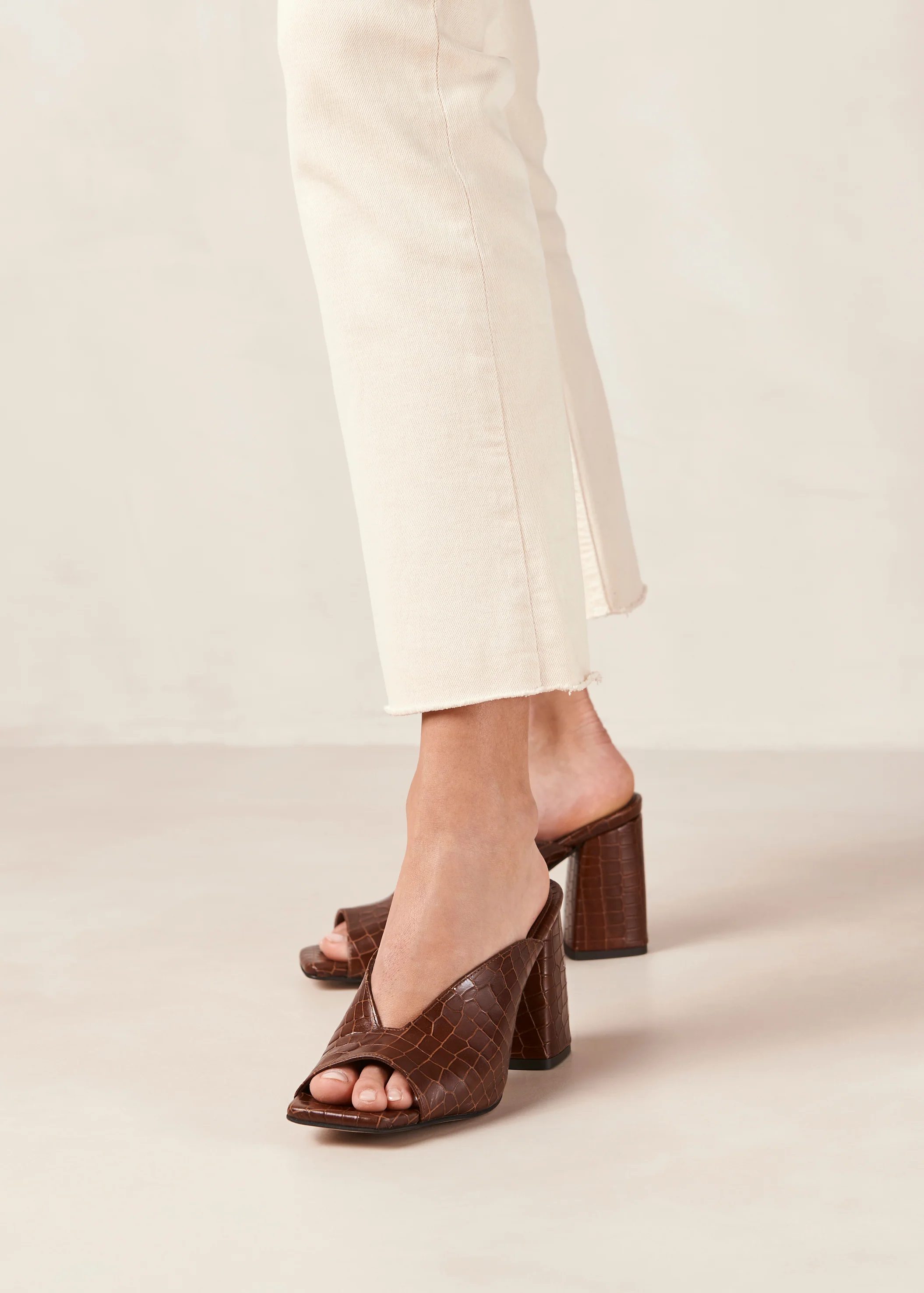 Frenchie – Brown Leather Mules