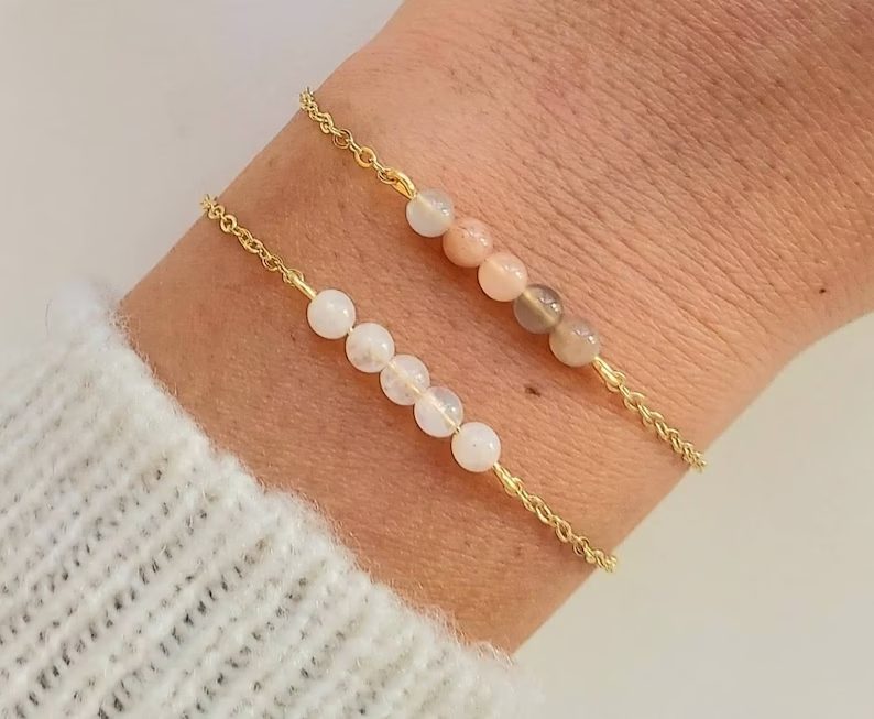 Etsy – Bracelet pierre de lune, bracelet pierre naturelle, bijoux femme, bracelet fin or, cadeau pour femme, bracelet fin doré, cadeau Noël. à 13,00 € chez Etsy